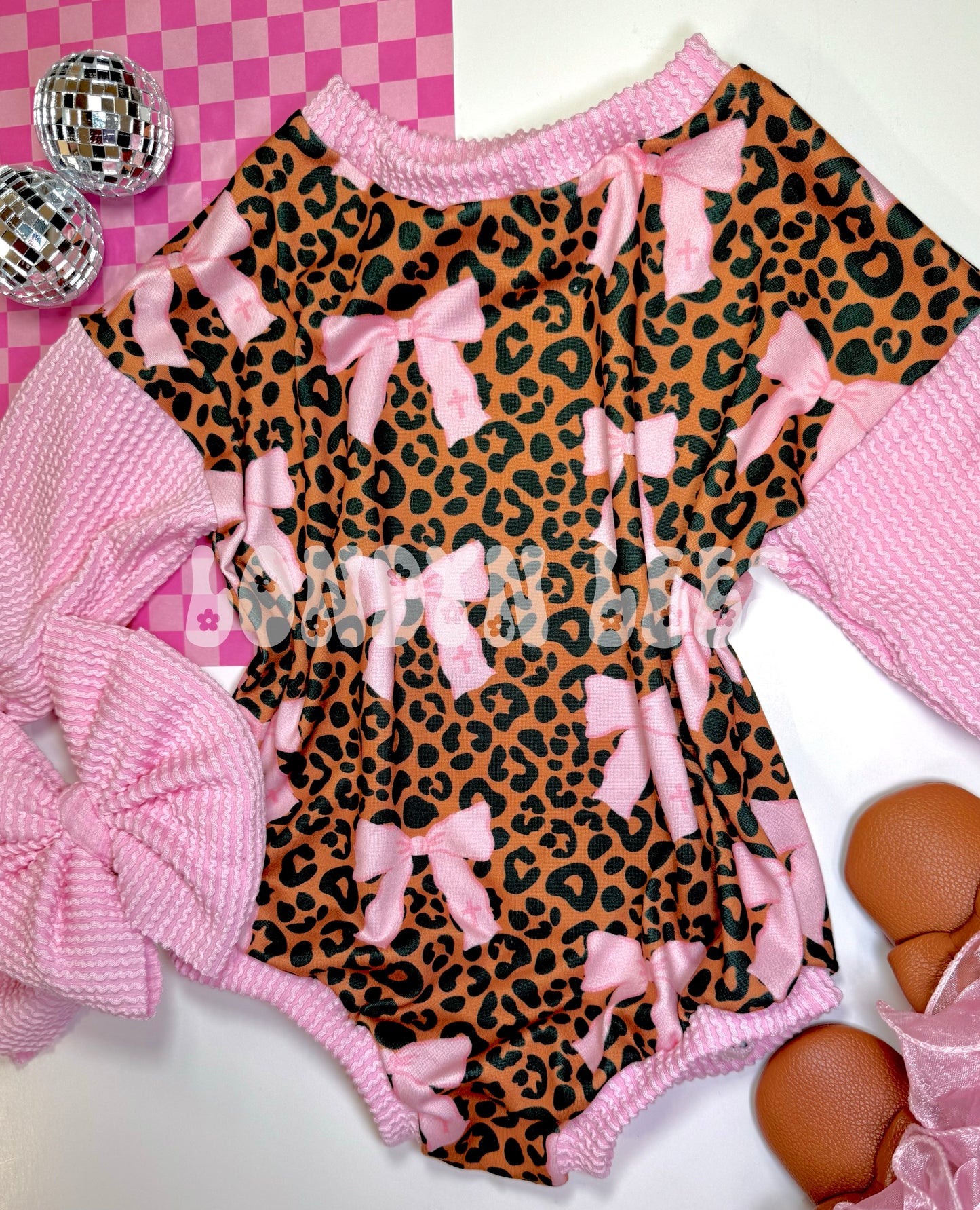 Coquette and crosses