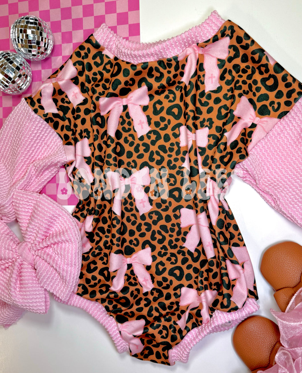 Coquette and crosses