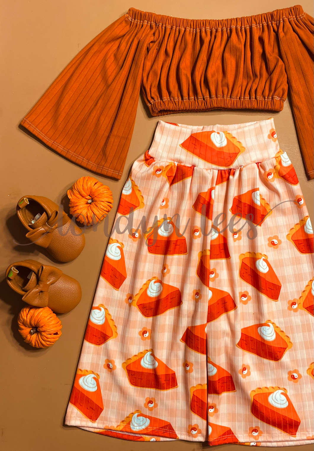 Pumpkin pies and pretty eyes 🧡