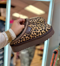 Load image into Gallery viewer, Leopard slipper
