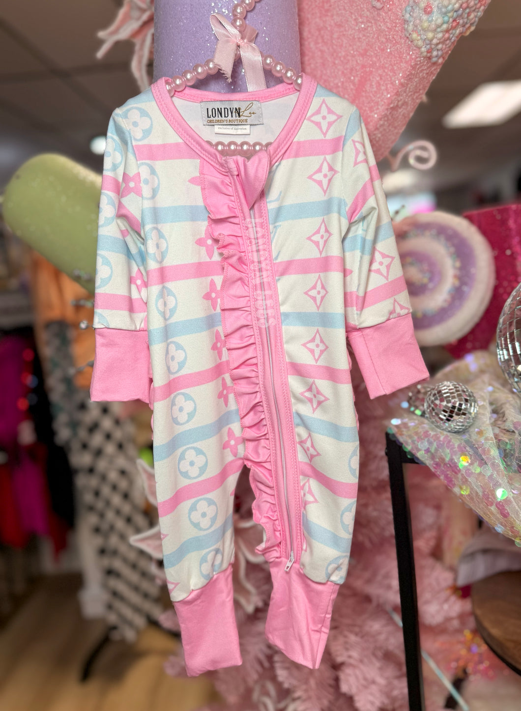 I’m new here 💕 NEWBORN ruffle butt