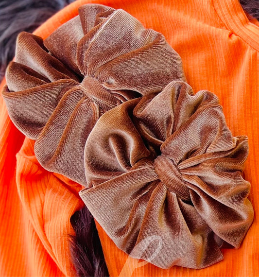 Caramel velvet bows