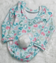 Load image into Gallery viewer, Shake your bunny tail 🐰
