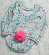 Load image into Gallery viewer, Shake your bunny tail 🐰
