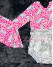 Load image into Gallery viewer, Heart eyes
